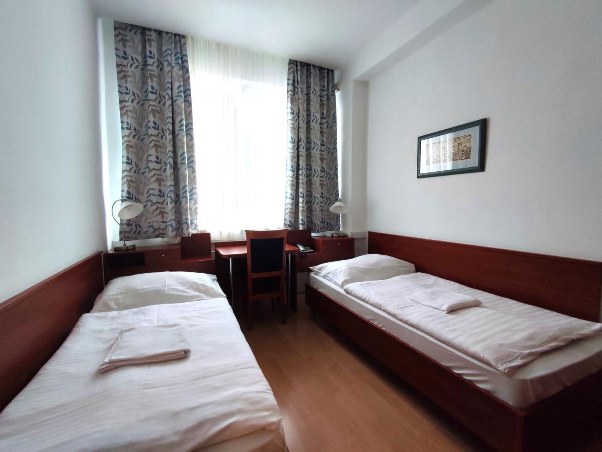 Hotel Jurki Dom Bratislava Bagian luar foto