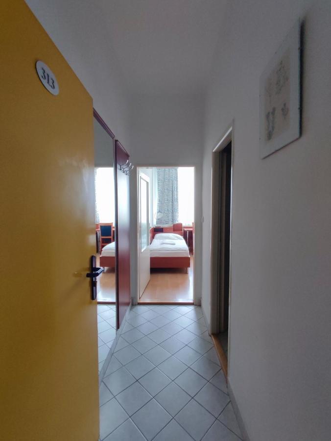 Hotel Jurki Dom Bratislava Bagian luar foto